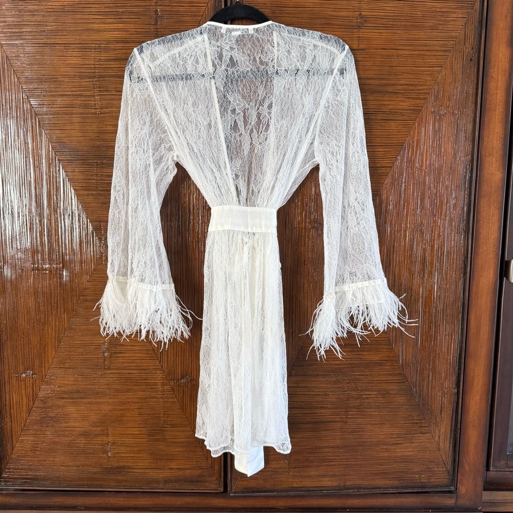 Rya Collection Women’s White Lace Feathered Trim Robe Attached Satin Belt S NWOT - Picture 3 of 11